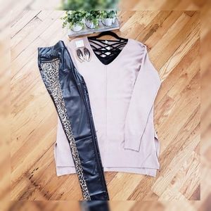 Hi-low front seam vneck sweater in mocha